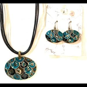 Chico’s Ladies Necklace/Earrings Set.